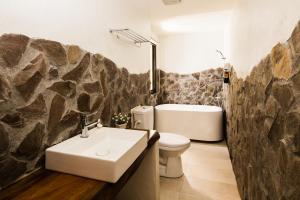 Bagno di Haku Beach Days Inn