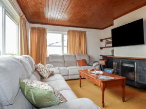 a living room with a couch and a fireplace at 7 Chycoose Parc in Truro