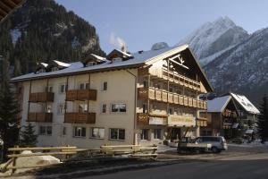 Nespecifikovaný výhled na hory nebo výhled na hory při pohledu z hotelu