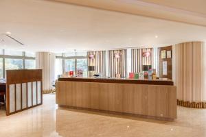 a salon with a counter in a room at Hotel HD Palace in Taipei +204 photos