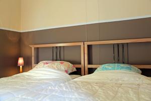 two beds sitting next to each other in a room at Gîte L'air pur in Roisin