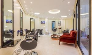 TV a/nebo společenská místnost v ubytování Hotel Ayoub & Spa