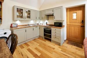 Gallery image of Host & Stay - The Tiled Cottage in Kennington