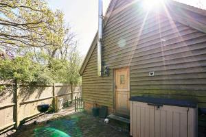 Gallery image of Host & Stay - The Tiled Cottage in Kennington