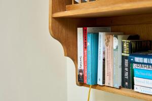 Gallery image of Host & Stay - The Tiled Cottage in Kennington +16 photos