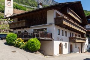 a building with balconies on the side of it at Garni An der Leit in Lagundo