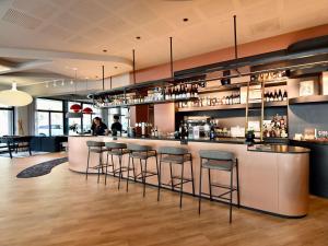a bar in a restaurant with bar stools at ibis Styles Brest Centre Port in Brest