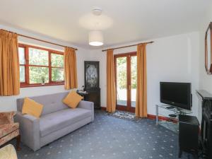 a living room with a couch and a tv at Walk Close in Gloucester