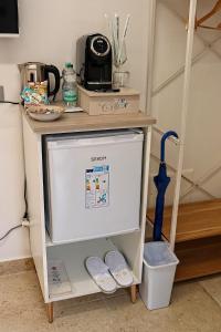 a small refrigerator in a kitchen with a shelf at B&B di MARE in Orta Nova