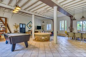a large living room with a pool table in it at Chambre D'hôtes Le Moulin in Balaruc-le-Vieux