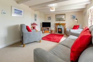 a living room with two couches and a television at 3 Bed in The Lizard oc-treno in Lizard