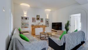 a living room with two couches and a fireplace at Stunning villa w Private pool TT table Sleeps 14 in St. Julianʼs