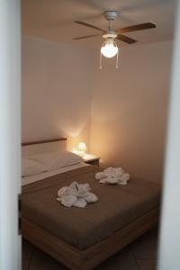a bedroom with a bed with two towels on it at GARDEN in Nerezine