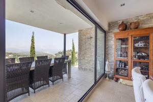 a dining room with a table and chairs at Sa Punta 99 F2 in Begur