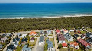 an aerial view of a residential neighborhood with the beach at Domki Anchor II - 200m od Morza, Klimatyzacja, Plac Zabaw, Parking in Karwia +37 photos
