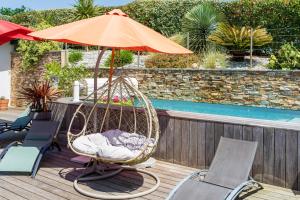 a patio with a swing and an umbrella at Chambre d'hôtes Ganttipienea in Ahetze