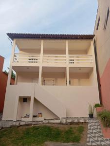 a view of a building with a balcony at Casa ampla vila nova de colares in Serra