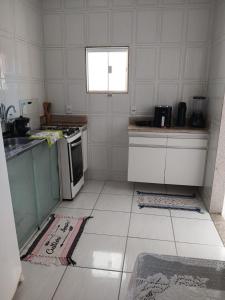 a kitchen with a sink and a stove at Casa ampla vila nova de colares in Serra