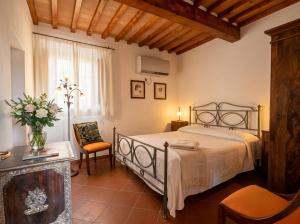 a bedroom with a bed and a table and a chair at Tenuta Lupinari in Bucine +216 photos