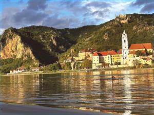 a town on the shore of a body of water at Danube Atelier - The Studio in Rossatz
