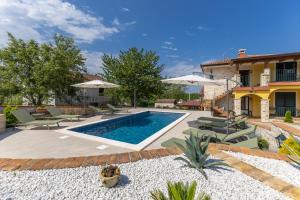 a villa with a swimming pool in a yard at Ivana in Karpijan in Umag
