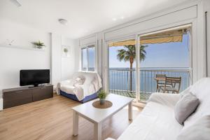 a living room with a view of the ocean at Apartament Platja L'arquitecte in L'Ampolla