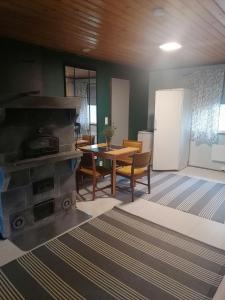 a living room with a table and a stove at puominmutka in Ilomantsi