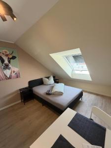 a small bedroom with a bed and a window at NB14-1 Living in Weingarten (Karlsruhe)