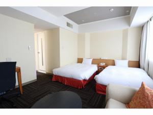 Kanku Izumiotsu Washington Hotel客房内的一张或多张床位