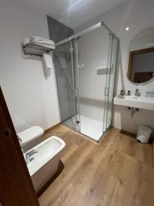 ห้องน้ำของ hotel la trainera +44 ภาพ