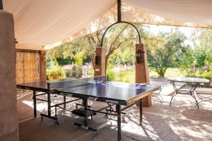 a ping pong table in a tent at Domaine de Tameslohte in Tameslouht