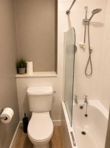 a bathroom with a toilet and a shower and a tub at The Anglers Inn in Guildtown