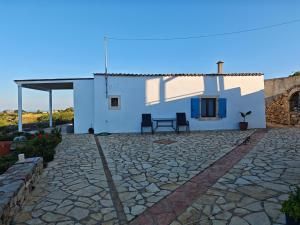 a white house with a table and chairs on a patio at Kastri 2 in Kythira