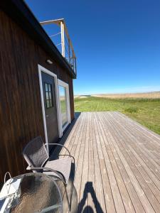 a deck with a table and chairs on a building at Angervaksa LoodusSpa in Laugu +8 photos