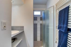 a bathroom with a shower and a sink at Gîte Gignac Vallée De L'hérault in Gignac +22 photos