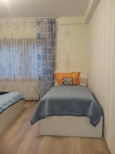 a bedroom with a bed and a window at FERIENWOHNUNG Marina in Bad Ems