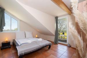 a bedroom with a bed and a large window at Atempause in Fehmarn
