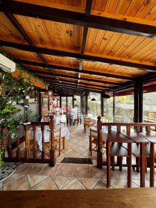 a restaurant with wooden ceilings and wooden tables and chairs at Posada Soano in Soano