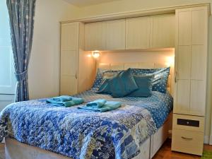 a bedroom with a bed with two towels on it at Foldgate in Waberthwaite