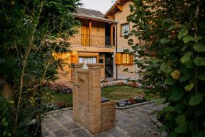 a house with a brick chimney in the yard at Villetta Lucca in Monte Verde