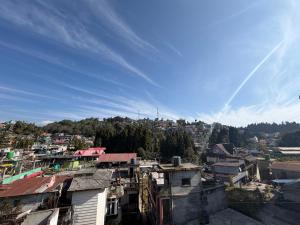 an overhead view of a city with buildings at khim Retreat in Mirik