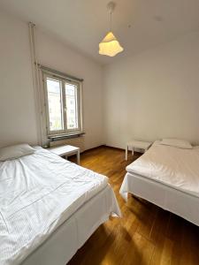 a bedroom with two beds and a window at Lägenhet Centrum Karlshamn in Karlshamn +9 photos