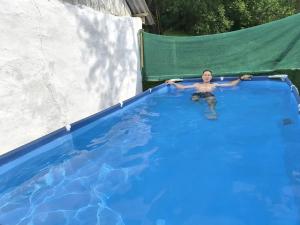 a young boy in a swimming pool at Hege Vendégház in Bükkmogyorósd