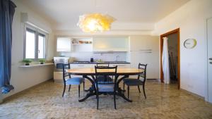 a kitchen with a table and chairs in a room at Solemar Sicilia - Casa Bella in Bagheria