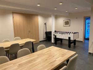 a conference room with a foosball table and chairs at Haffquartier - "Zur Alten Bäckerei" in Mönkebude