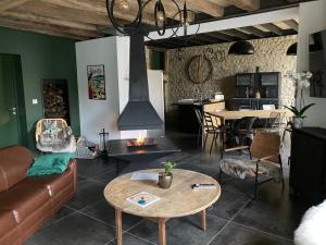a living room with a couch and a table at Les Griottes Gite de charme in Verdigny