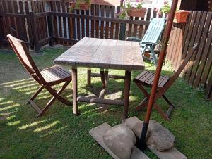 a wooden table and two chairs sitting next to a table at Casas Rurales La Casuca in Ojedo