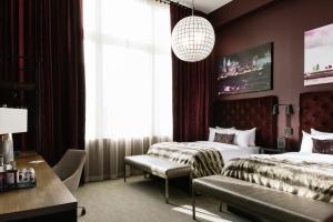 a hotel room with two beds and a window at Hotel Covington Cincinnati Riverfront in Covington