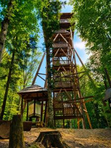 a tree house in the middle of the forest at Tu W Dolinie in Ropica Górna +30 photos