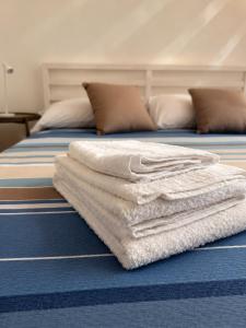 a bed with white towels sitting on top of it at Bukowski Loft House in Porticello